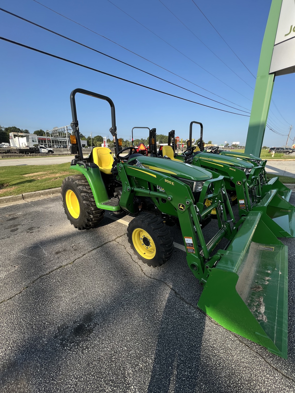2023 John Deere 3025E Image 2