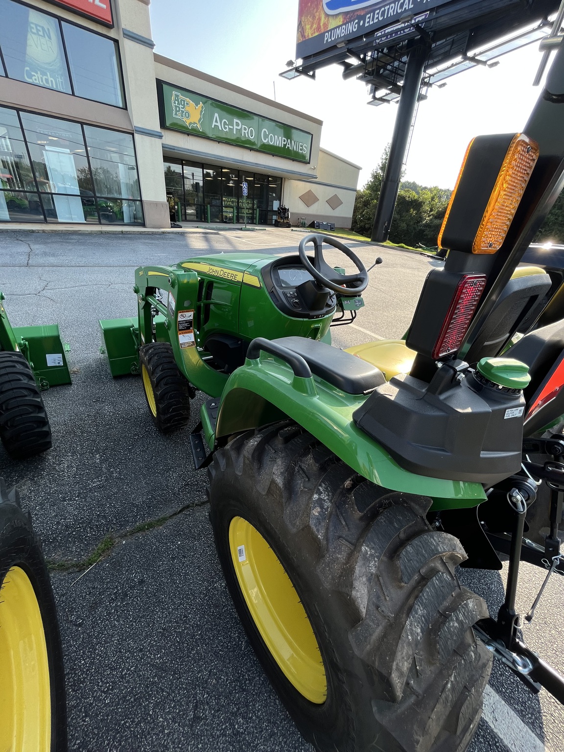 2023 John Deere 3025E Image 4