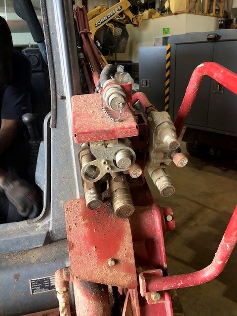 2018 Takeuchi TL10V-2 Image 2