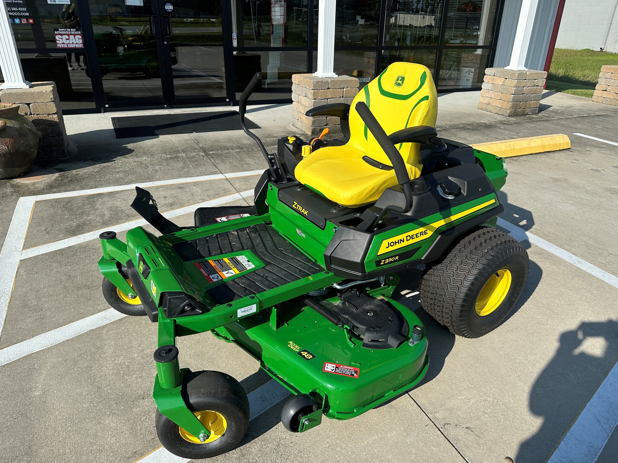 2025 John Deere Z330R Image 2