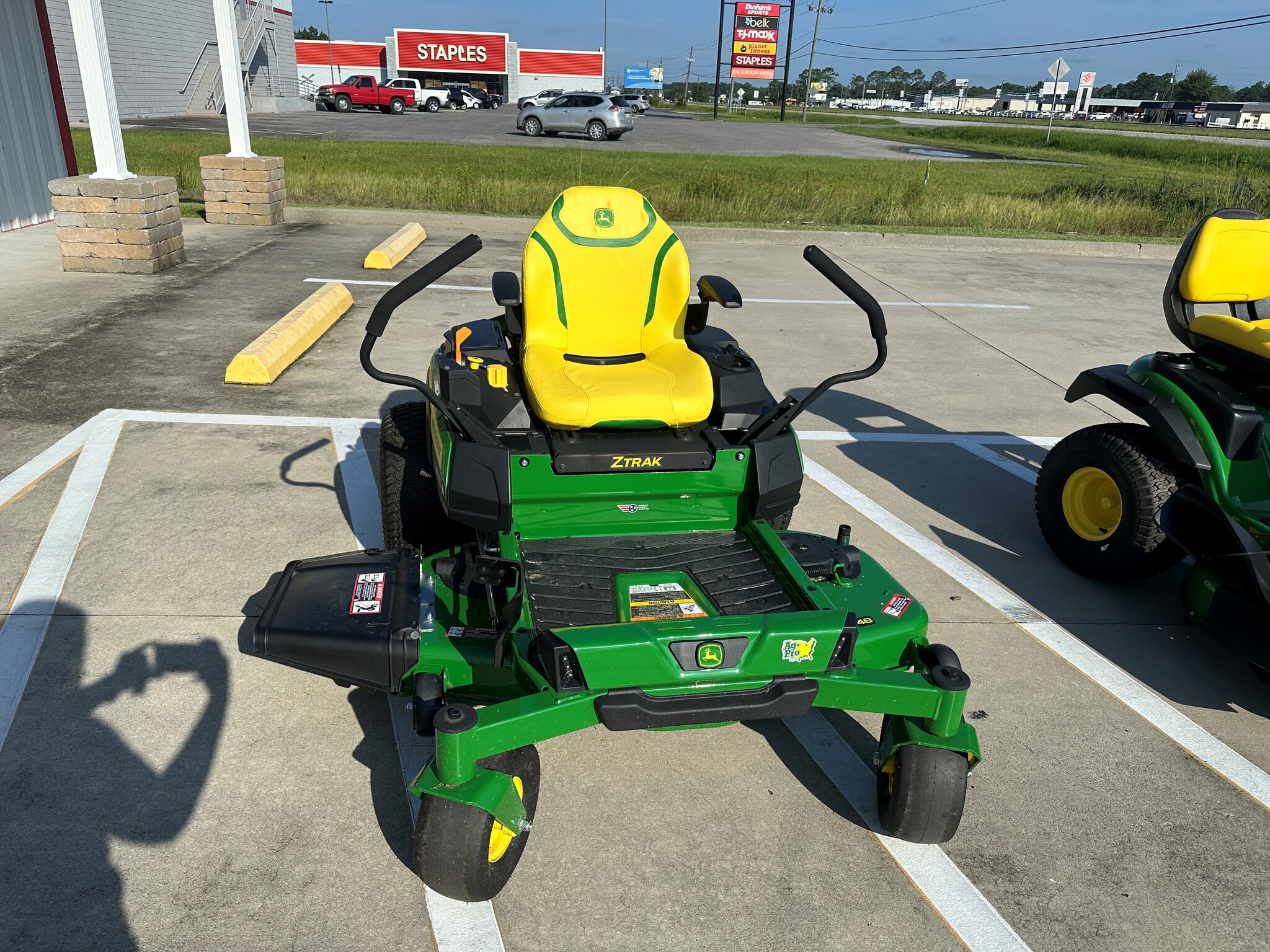 2025 John Deere Z330R Image 1