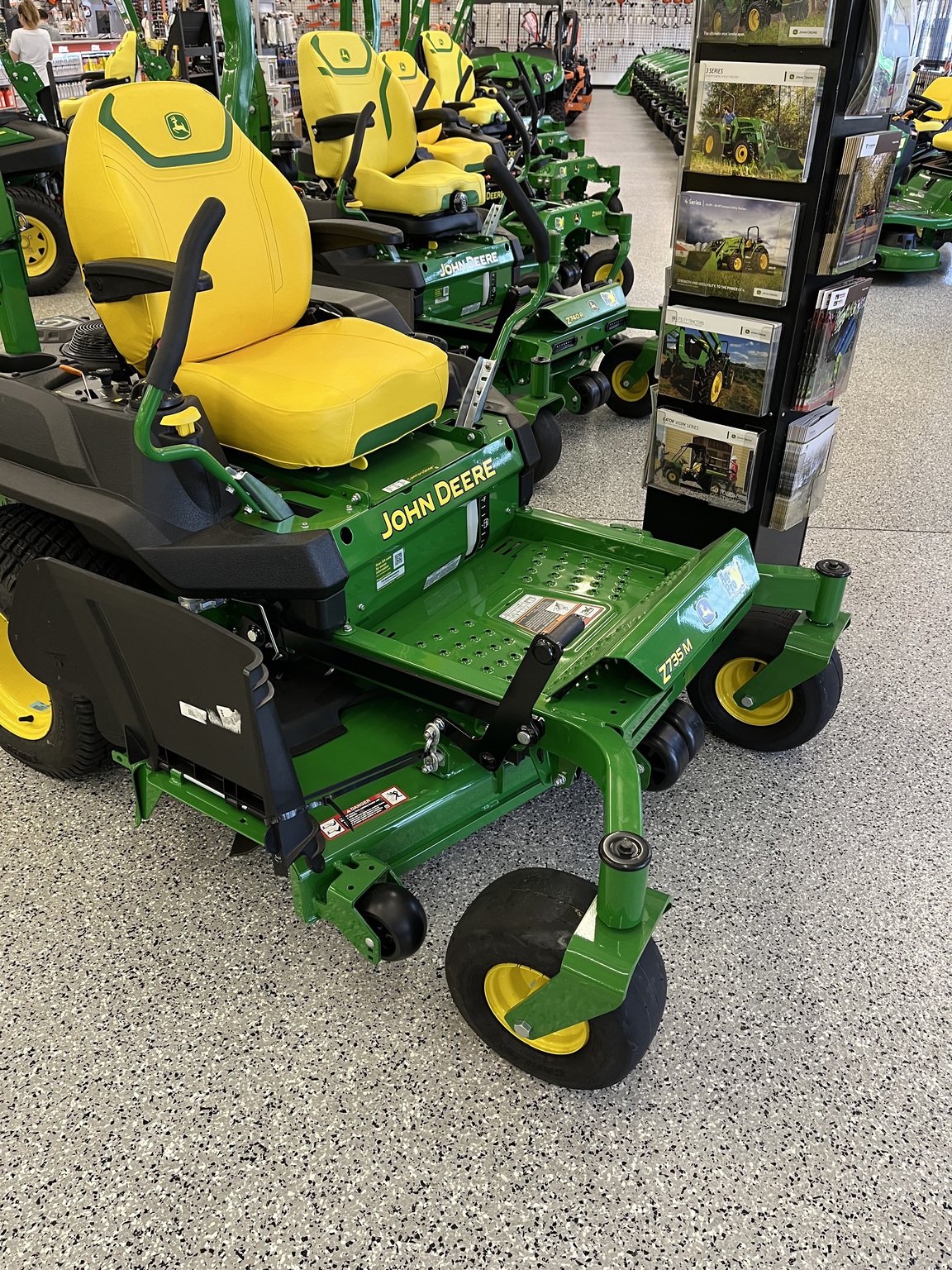 2025 John Deere Z735M Image 6
