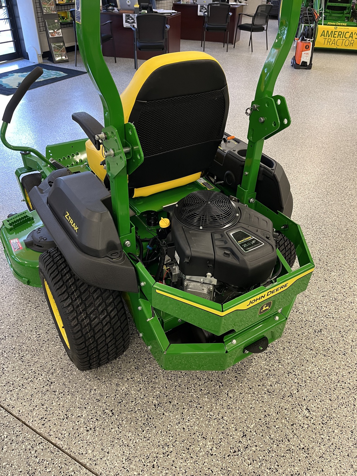 2025 John Deere Z735M Image 3