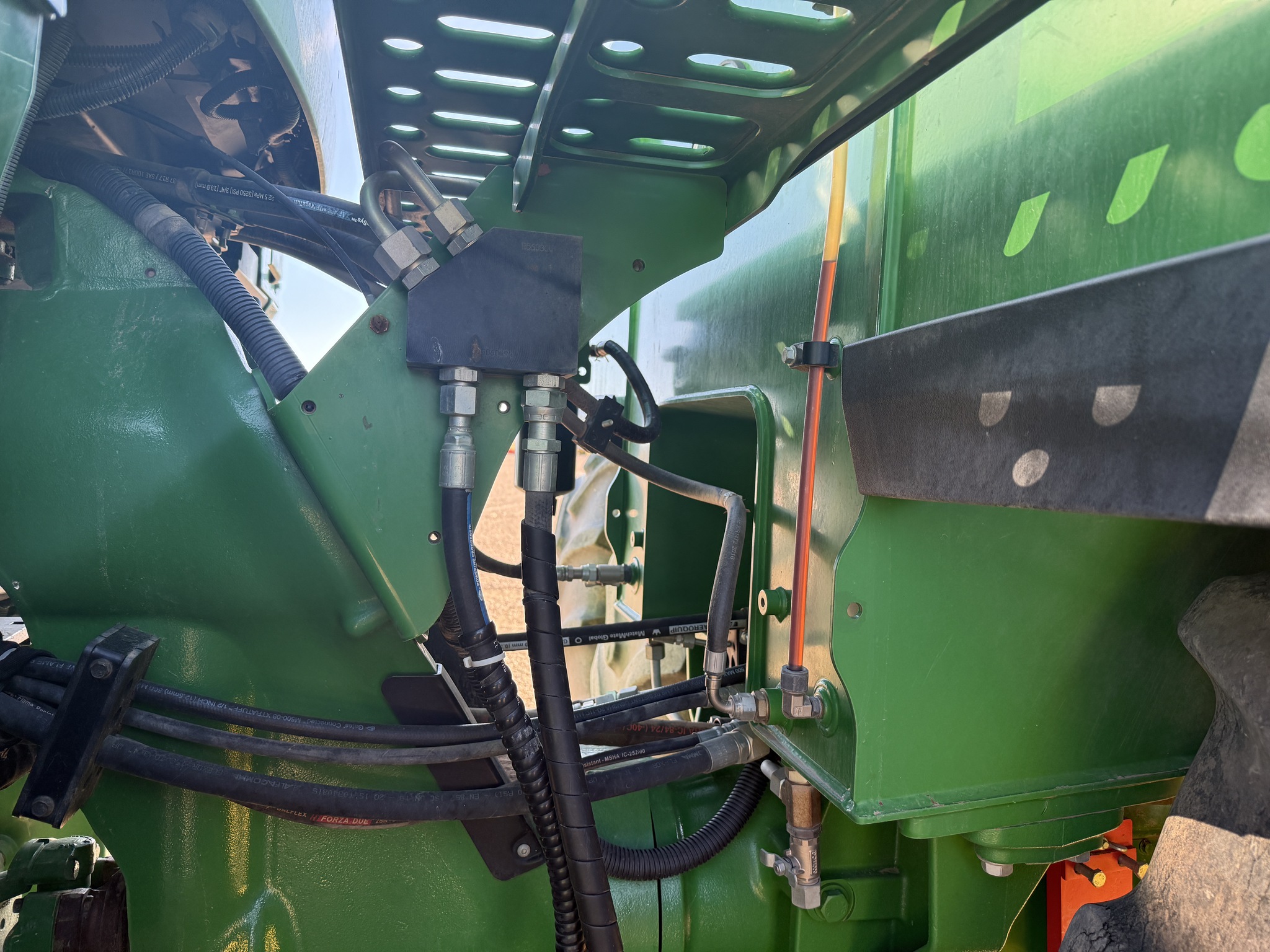 2016 John Deere 9570R Image 29