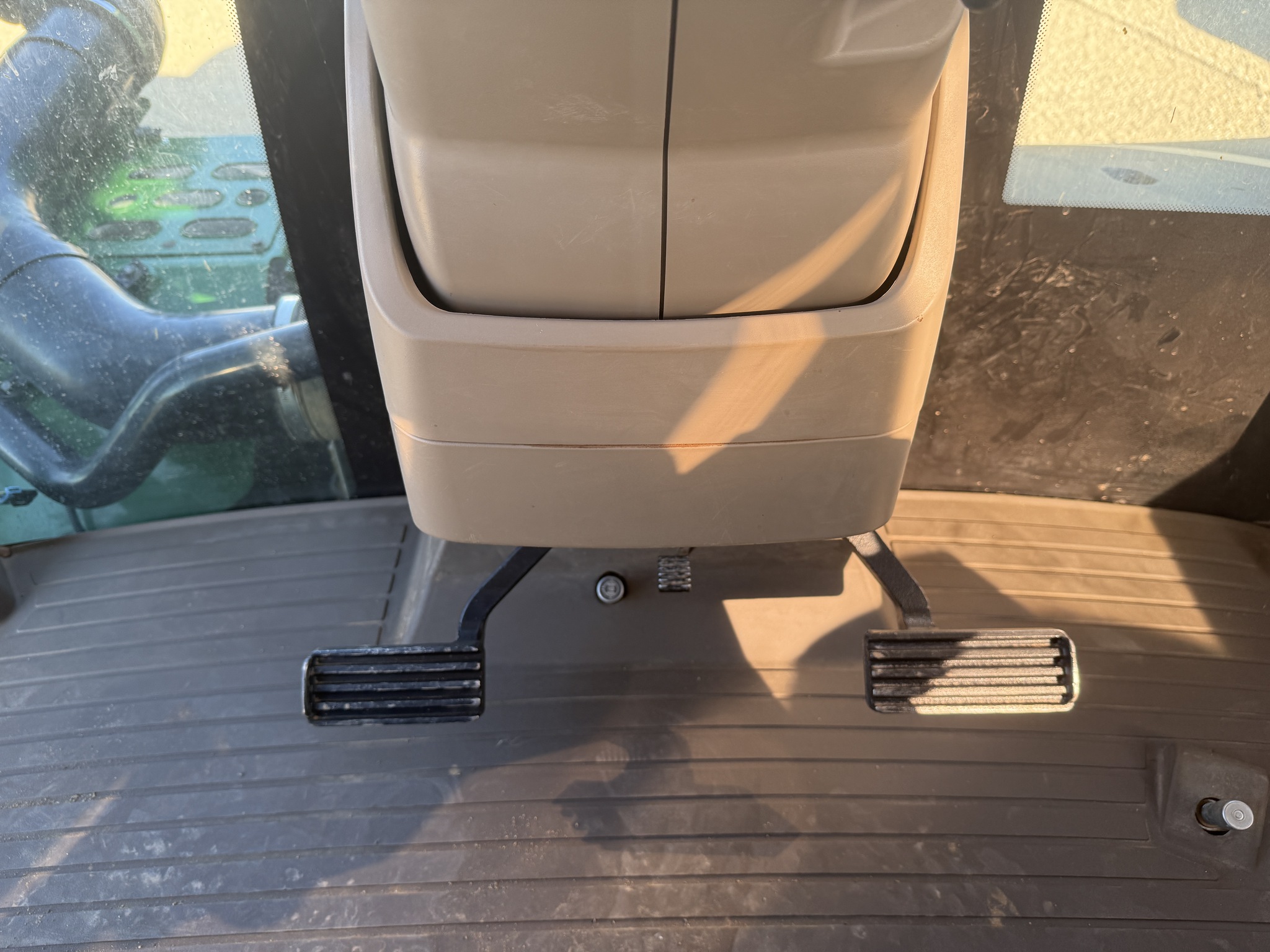 2016 John Deere 9570R Image 39