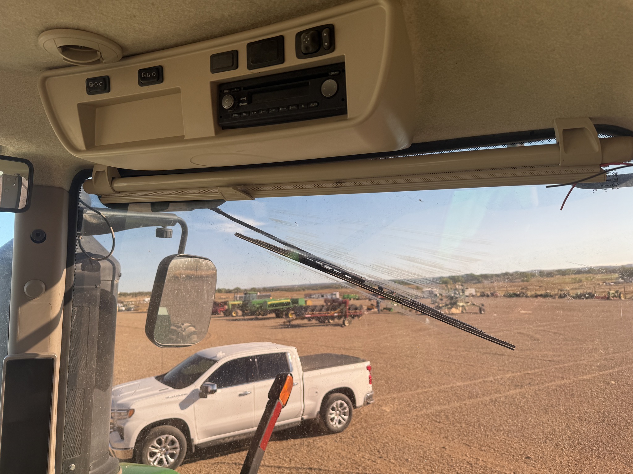 2016 John Deere 9570R Image 34