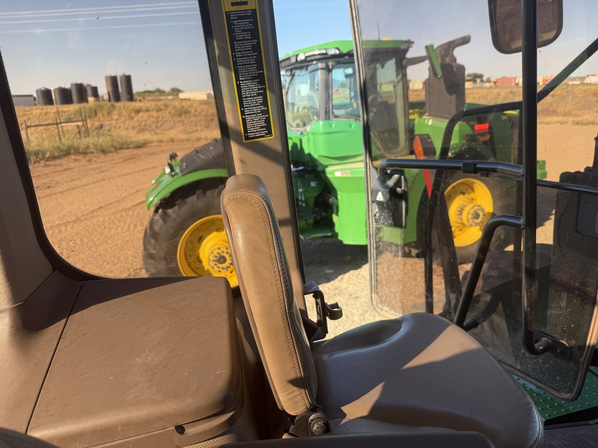 2016 John Deere 9570R Image 40