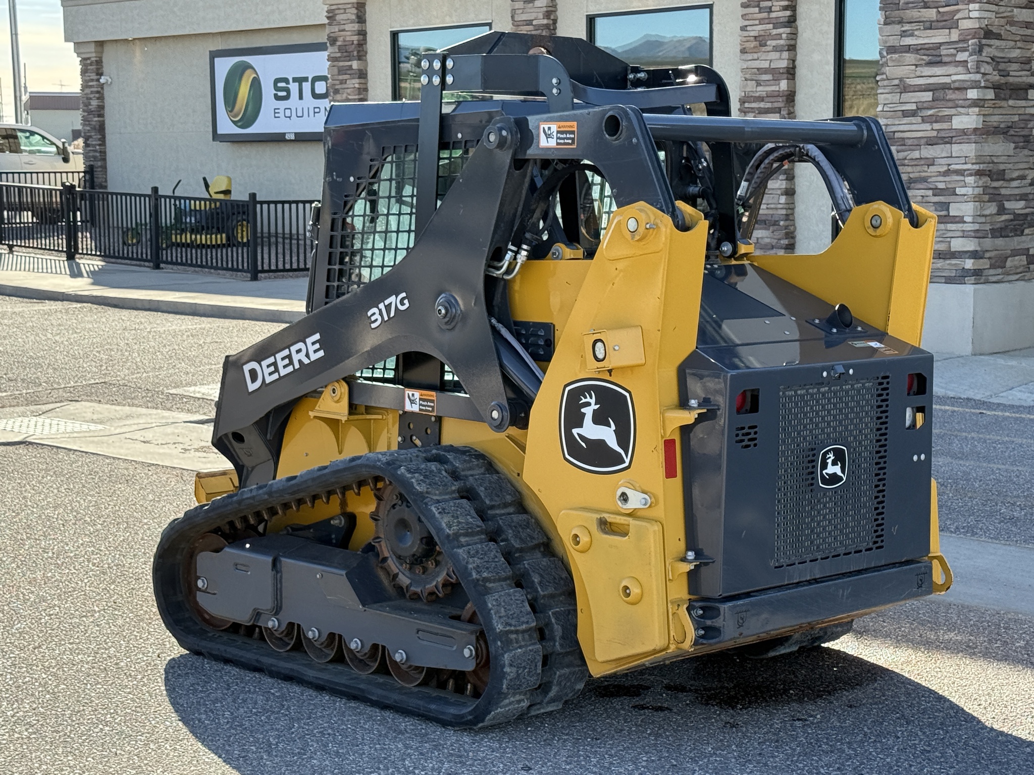 2023 John Deere 317G Image 3