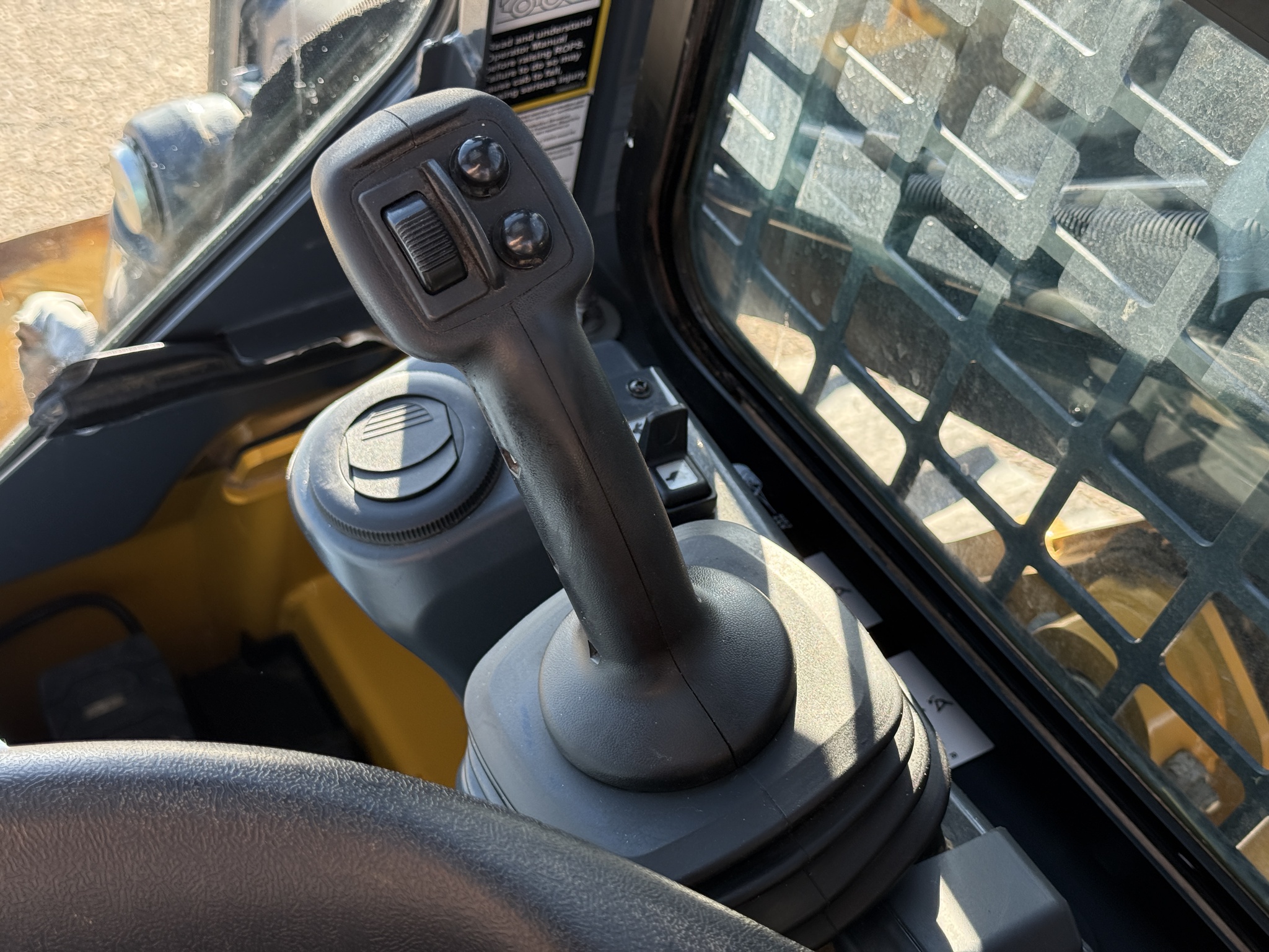 2023 John Deere 317G Image 13