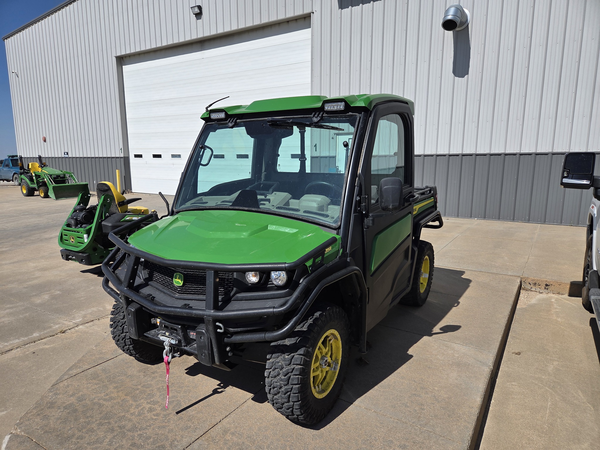 2023 John Deere XUV 835R Image 2