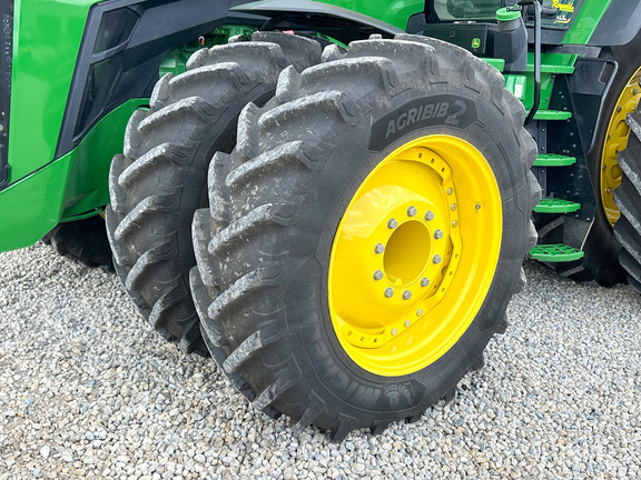 2024 John-Deere 8R 370