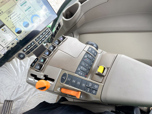 2024 John-Deere 8R 370