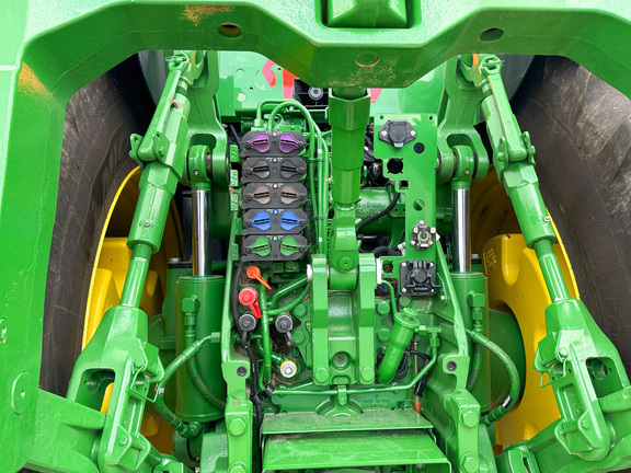 2024 John-Deere 8R 370
