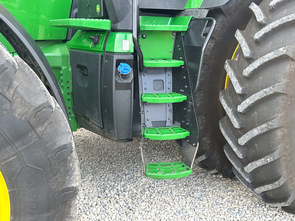 2024 John-Deere 8R 370