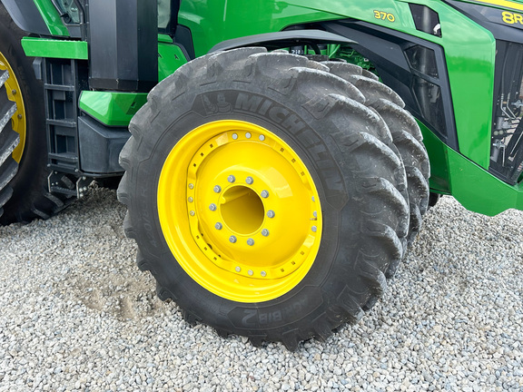 2024 John-Deere 8R 370