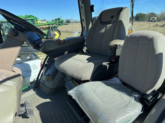 2023 John Deere 8R 230 Photo 6