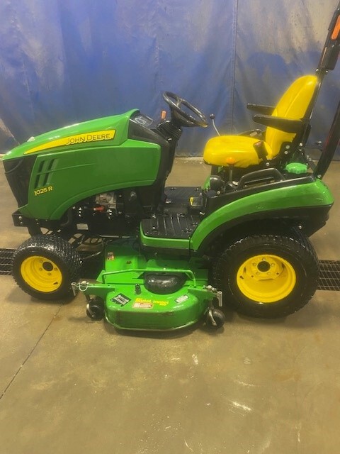 2016 John Deere 1025R Image 3