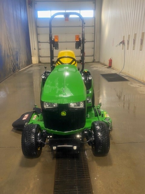 2016 John Deere 1025R Image 2