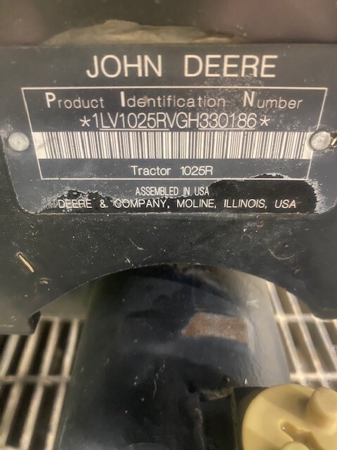 2016 John Deere 1025R Image 6