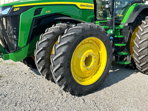 2024 John-Deere 8R 370