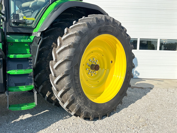 2024 John-Deere 8R 370