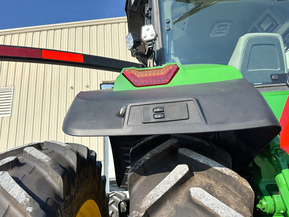 2024 John-Deere 8R 370