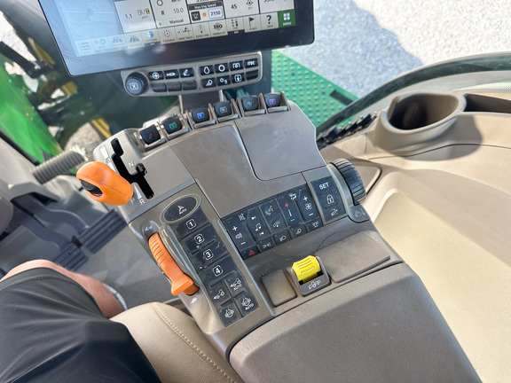 2024 John-Deere 8R 370
