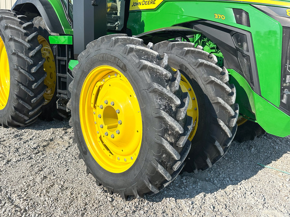 2024 John-Deere 8R 370