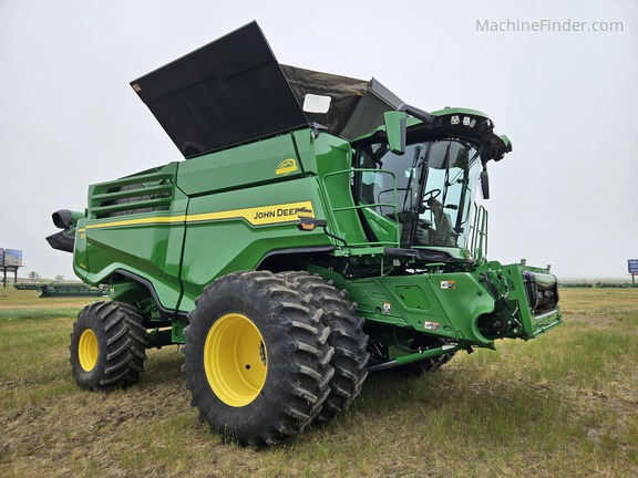 X9 1100 Combine | Grain Harvesting | John Deere US