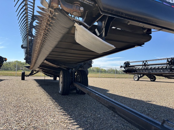 Used 2011 MacDon FD70-40 Combine Platforms at Horizon Ag & Turf in Lloydminster, AB - Photo3