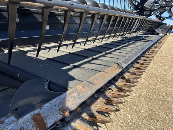 Used 2011 MacDon FD70-40 Combine Platforms at Horizon Ag & Turf in Lloydminster, AB - Photo5