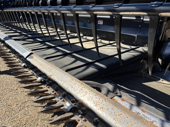 Used 2011 MacDon FD70-40 Combine Platforms at Horizon Ag & Turf in Lloydminster, AB - Photo6