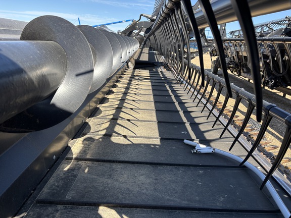 Used 2011 MacDon FD70-40 Combine Platforms at Horizon Ag & Turf in Lloydminster, AB - Photo10