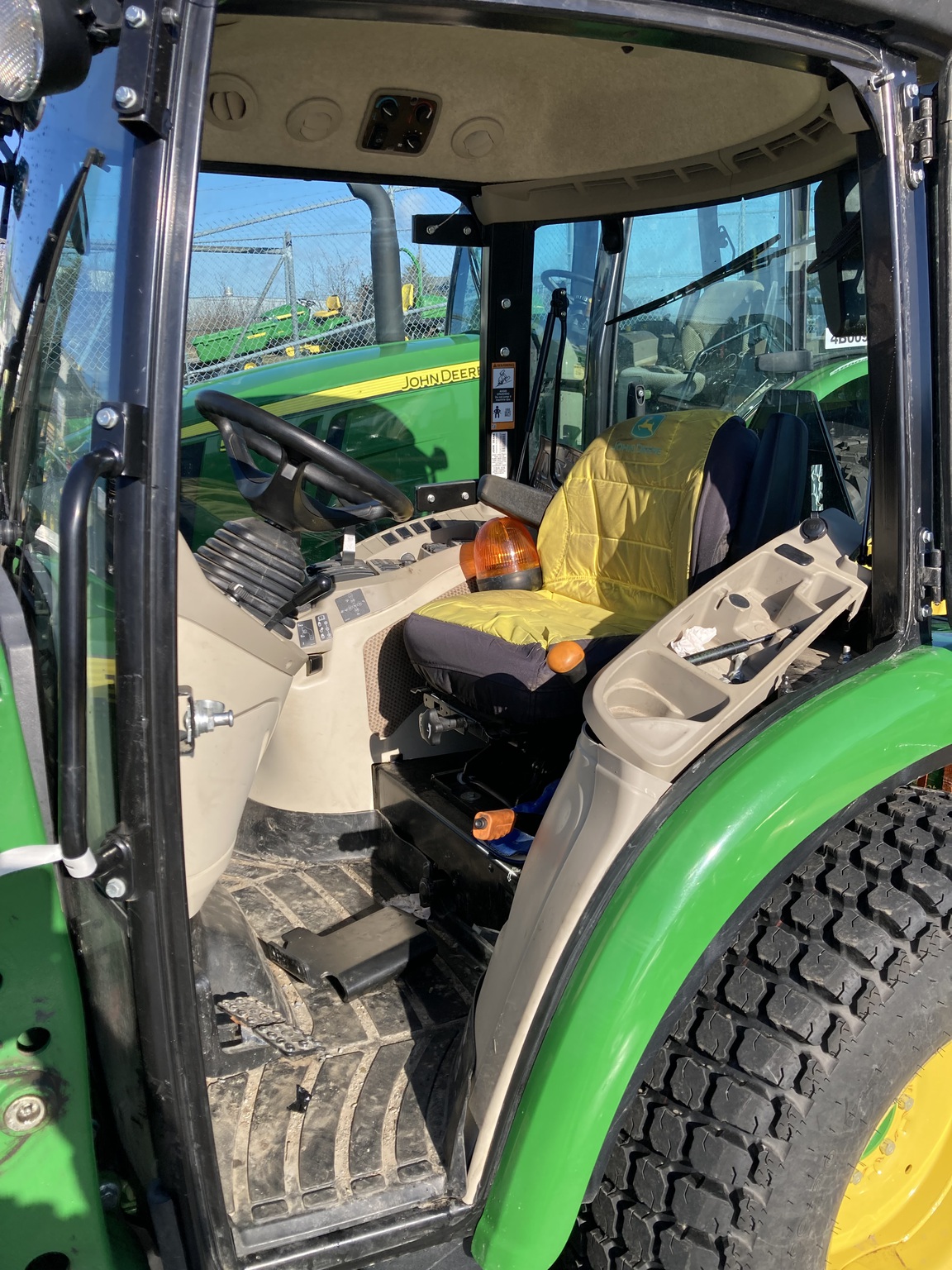 2023 John Deere 3039R Image 13