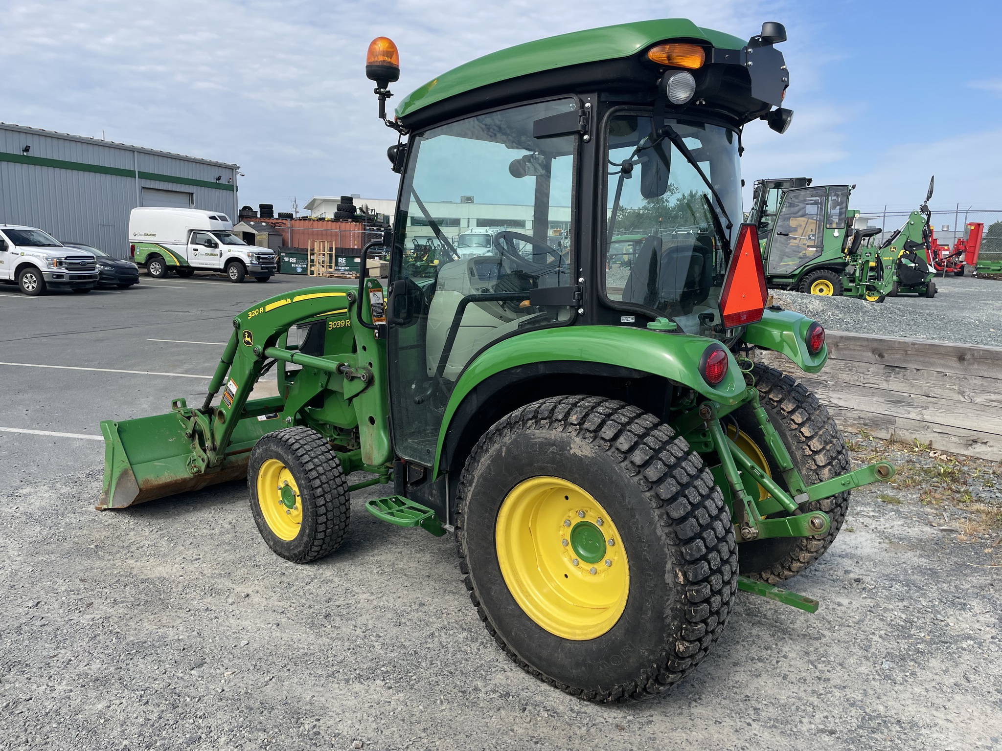 2023 John Deere 3039R Image 2