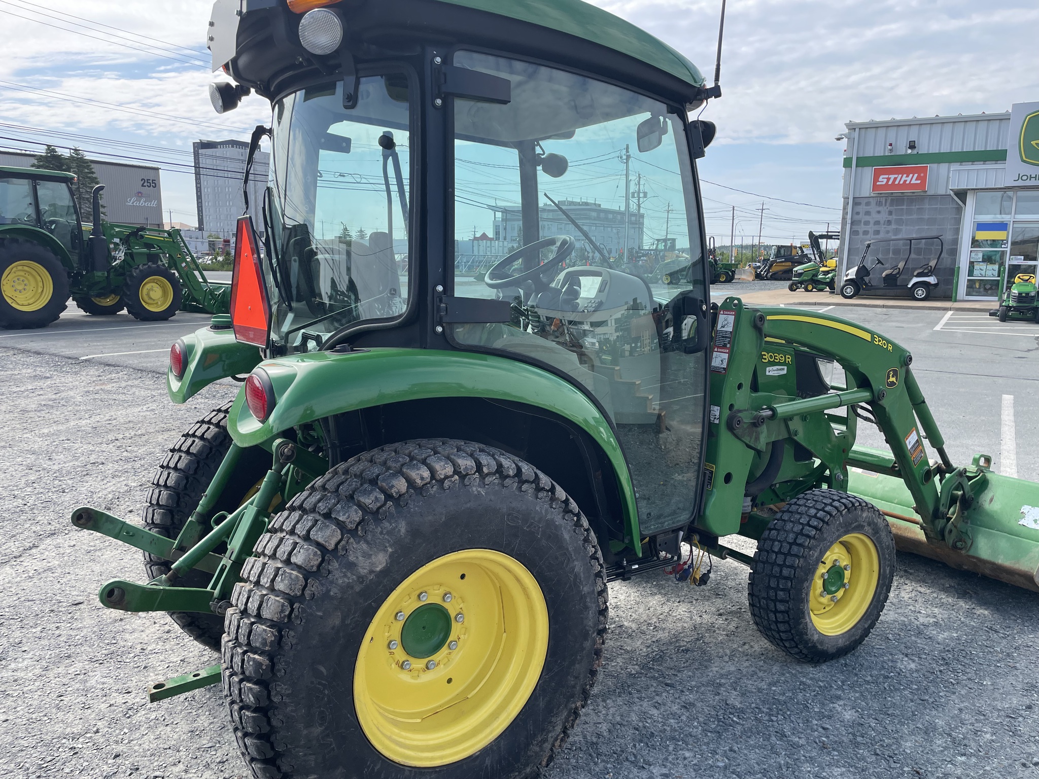 2023 John Deere 3039R Image 4