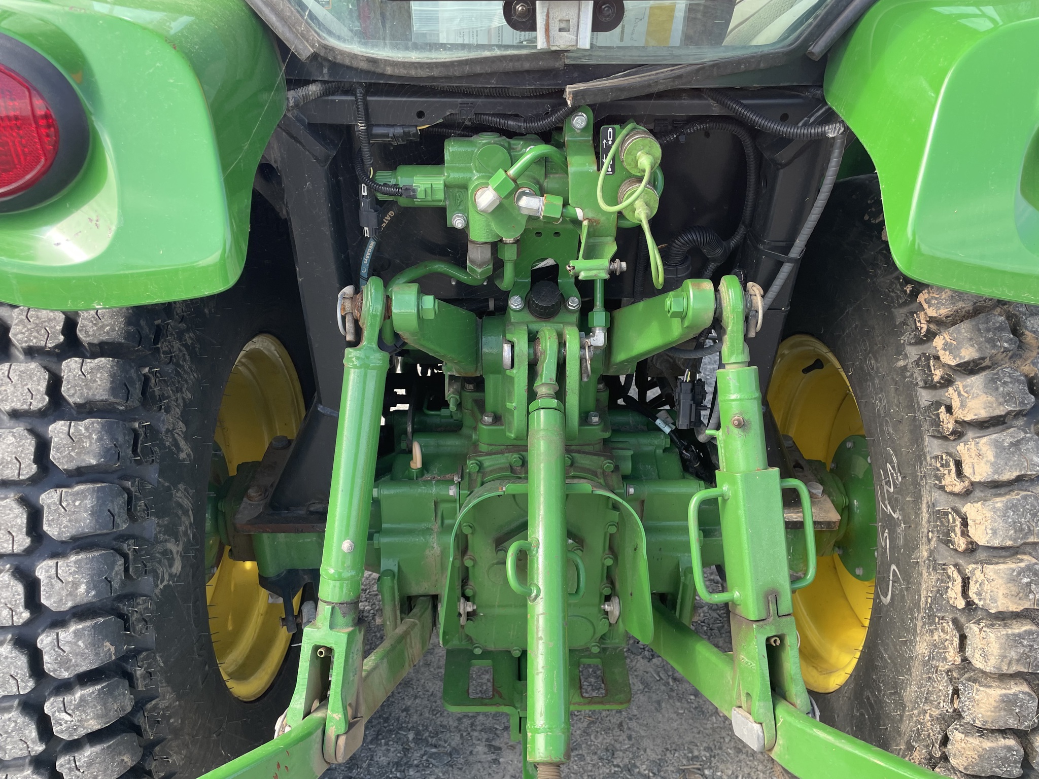 2023 John Deere 3039R Image 6