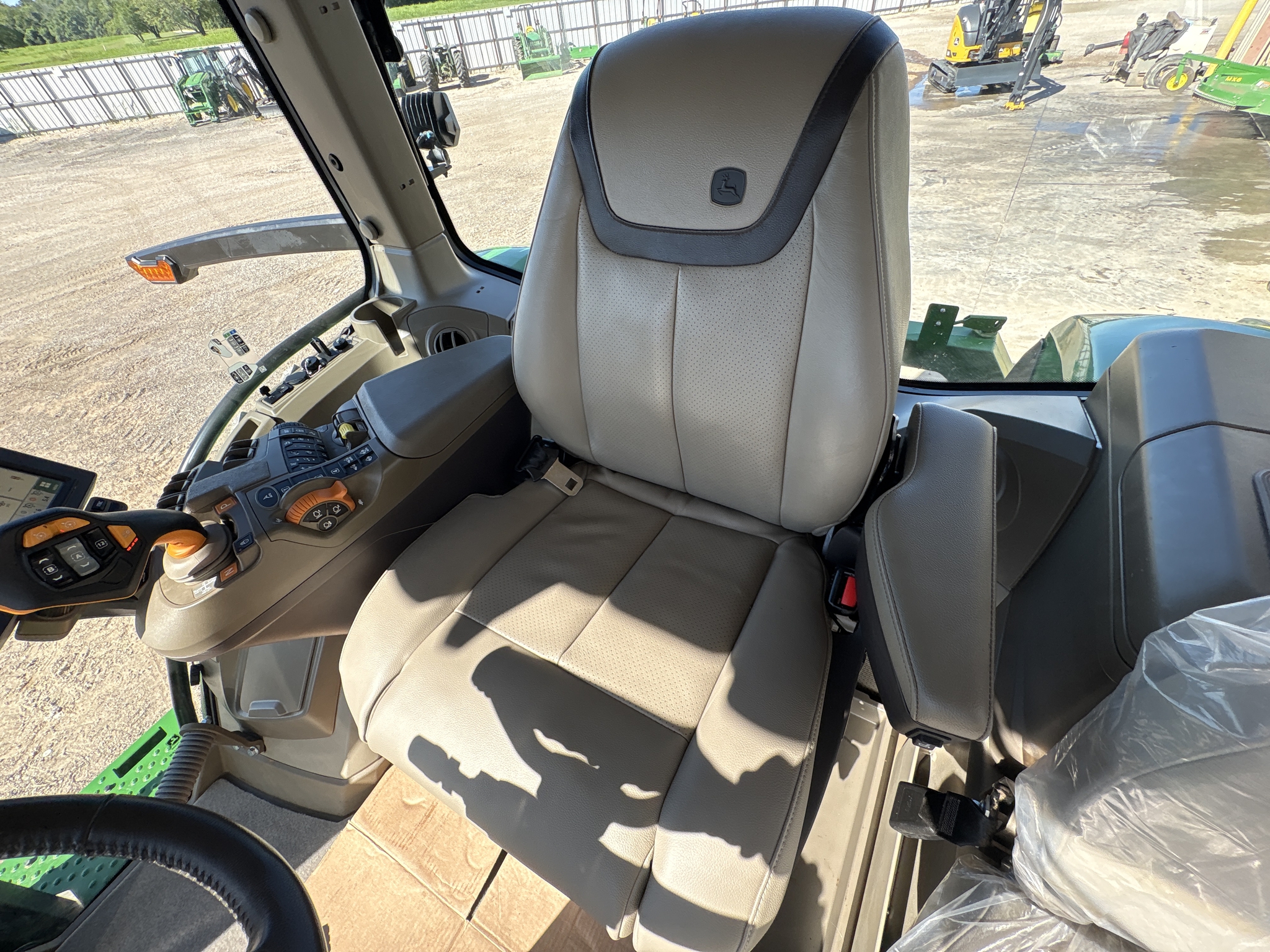 2021 John Deere 8R 370 Image 26