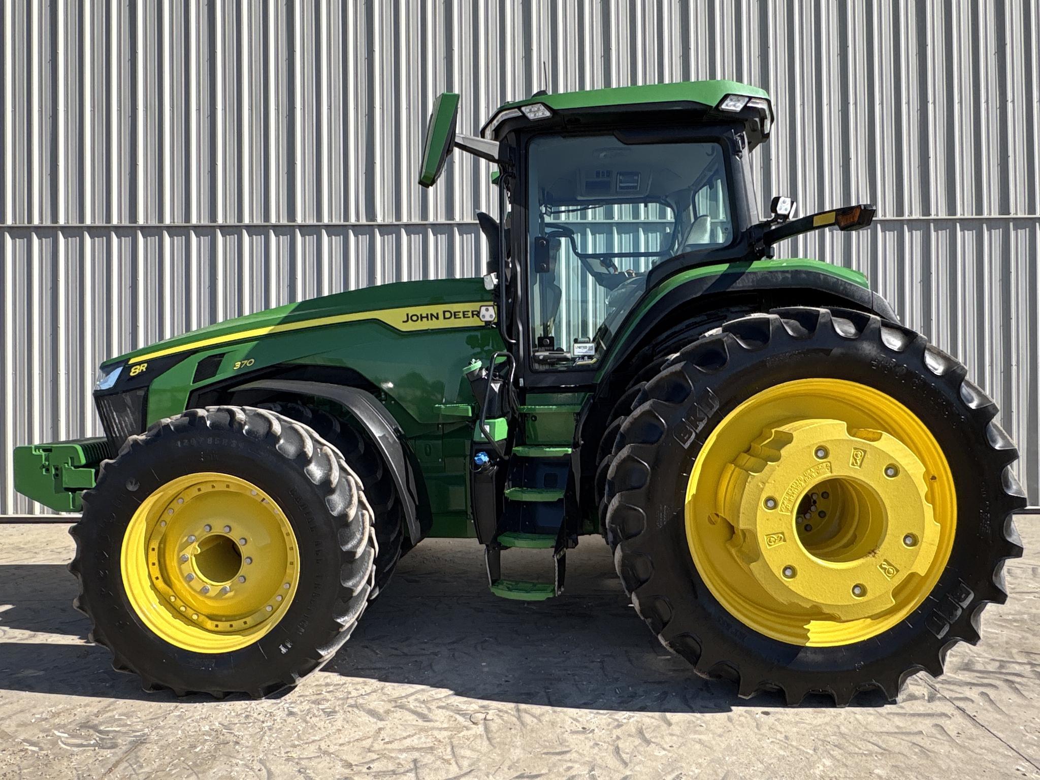 2021 John Deere 8R 370 Image 1