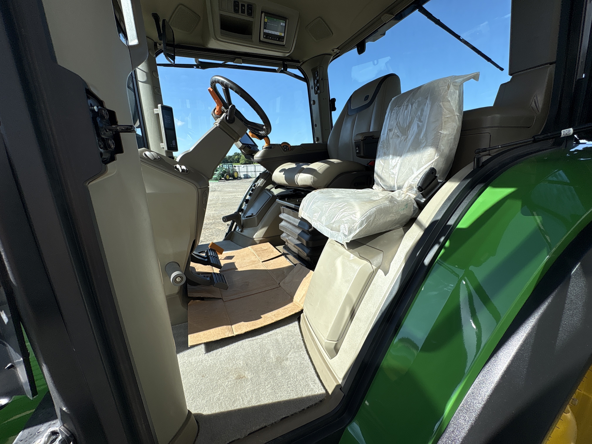 2021 John Deere 8R 370 Image 24