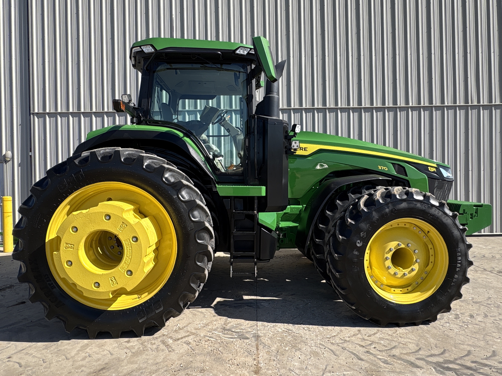 2021 John Deere 8R 370 Image 10