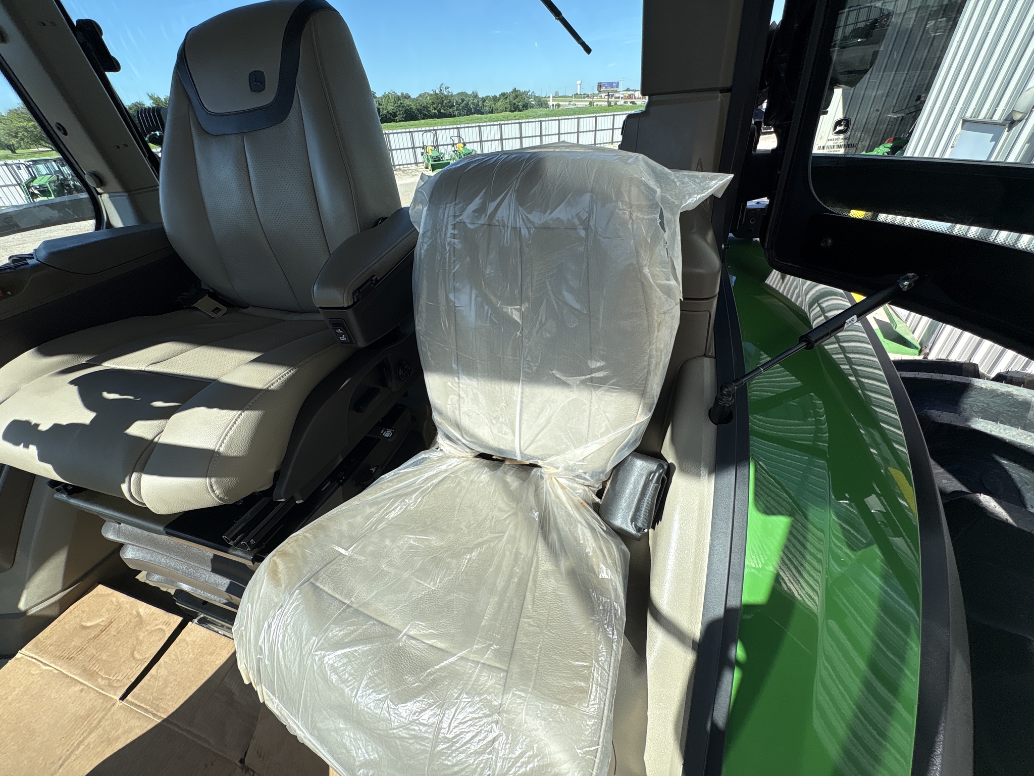 2021 John Deere 8R 370 Image 25