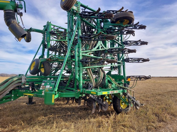 Used 2018 John Deere 1870 Air Drills and Seeders at Horizon Ag & Turf in St. Paul, AB - Photo6
