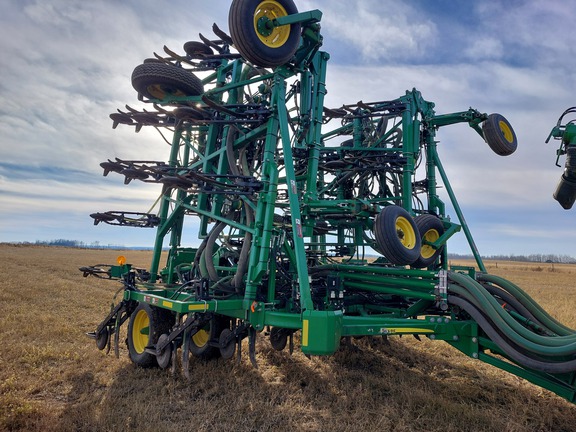 Used 2018 John Deere 1870 Air Drills and Seeders at Horizon Ag & Turf in St. Paul, AB - Photo11