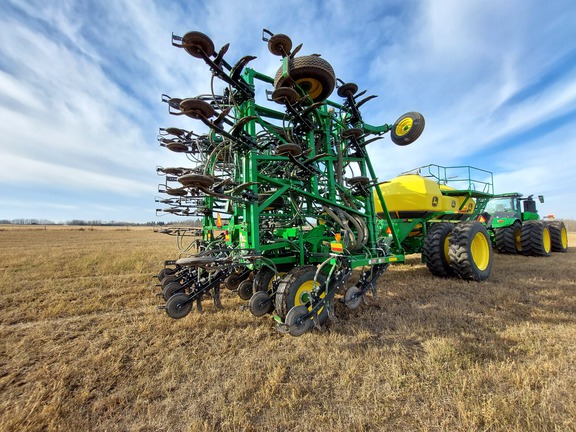 Used 2018 John Deere 1870 Air Drills and Seeders at Horizon Ag & Turf in St. Paul, AB - Photo10