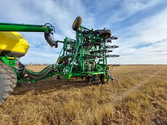 Used 2018 John Deere 1870 Air Drills and Seeders at Horizon Ag & Turf in St. Paul, AB - Photo9
