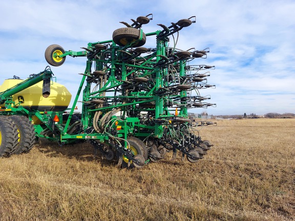 Used 2018 John Deere 1870 Air Drills and Seeders at Horizon Ag & Turf in St. Paul, AB - Photo12