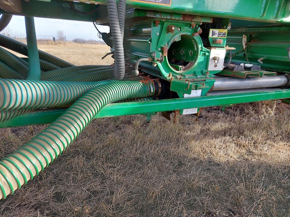 Used 2018 John Deere 1870 Air Drills and Seeders at Horizon Ag & Turf in St. Paul, AB - Photo18