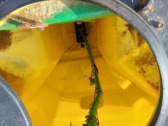 Used 2018 John Deere 1870 Air Drills and Seeders at Horizon Ag & Turf in St. Paul, AB - Photo16