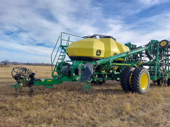 Used 2018 John Deere 1870 Air Drills and Seeders at Horizon Ag & Turf in St. Paul, AB - Photo13